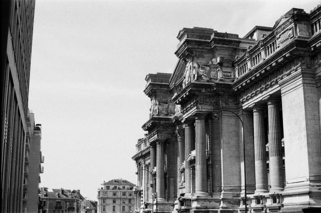 Photo du palais de Justice de Bruxelles noir et blanc avec un appareil Argentique 